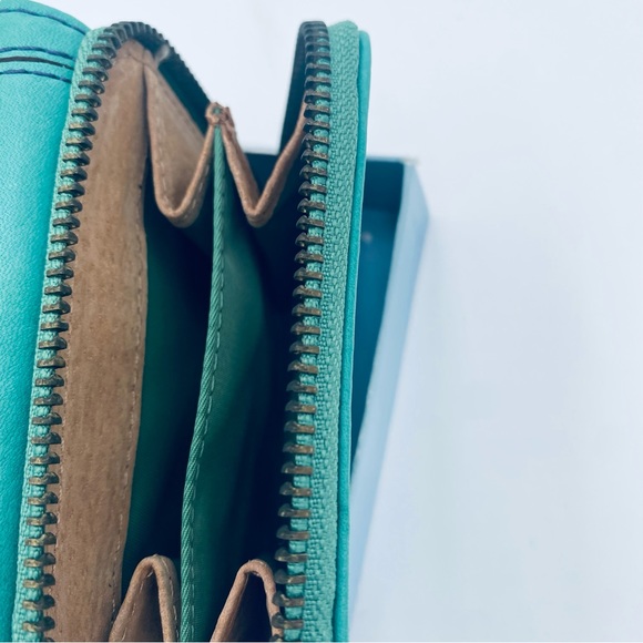 New Liz Claiborne Multi-Function Leather Wallet Turquois Blue / Green $38 Retail - Picture 7 of 7